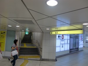 新宿三丁目駅からの道案内?１